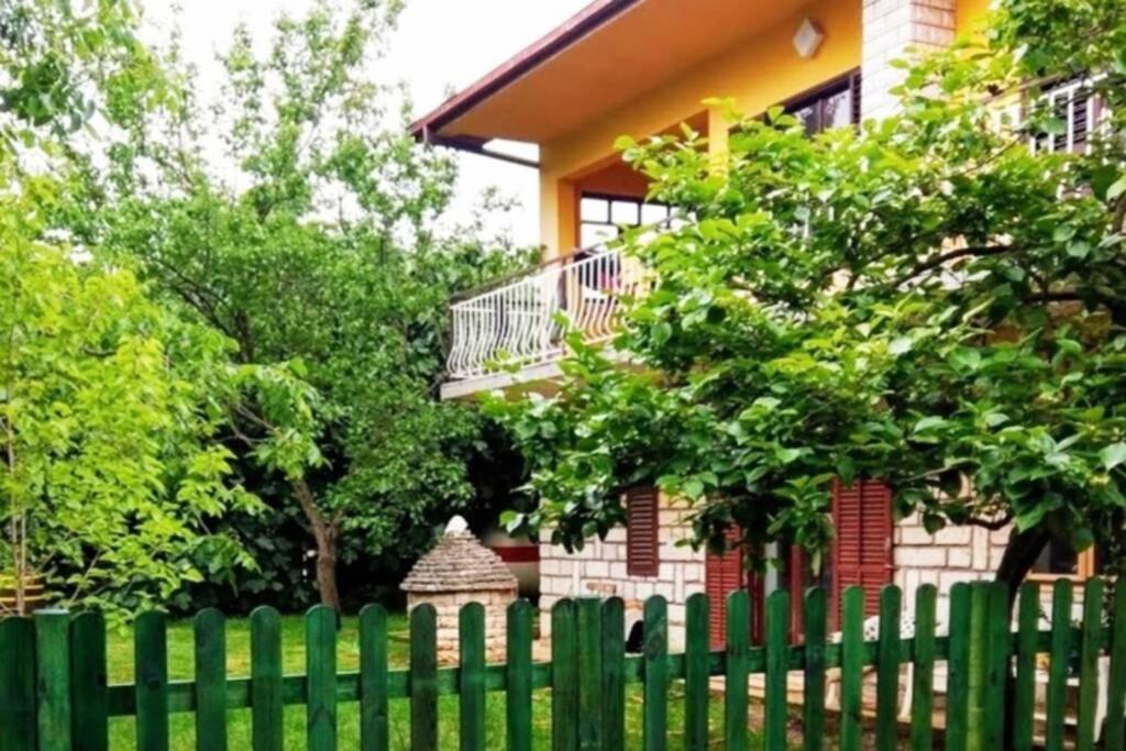 Apartment Sanja Near The Sea, Spacious And Green :) PUY Exterior foto