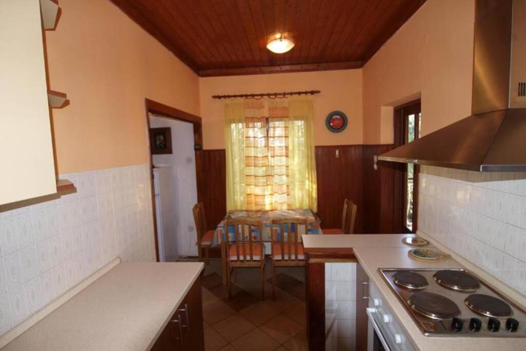Apartment Sanja Near The Sea, Spacious And Green :) PUY Exterior foto