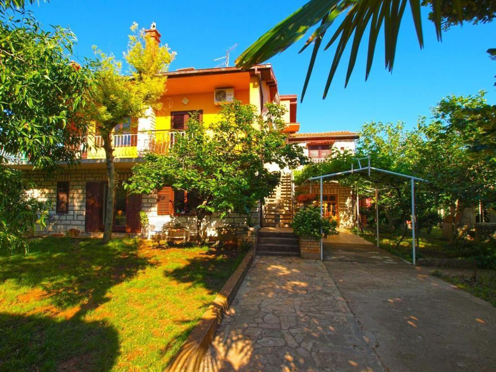 Apartment Sanja Near The Sea, Spacious And Green :) PUY Exterior foto